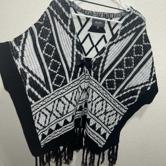 NWOT Miss Me Reversible Cardigan Poncho - Picture 2 of 6